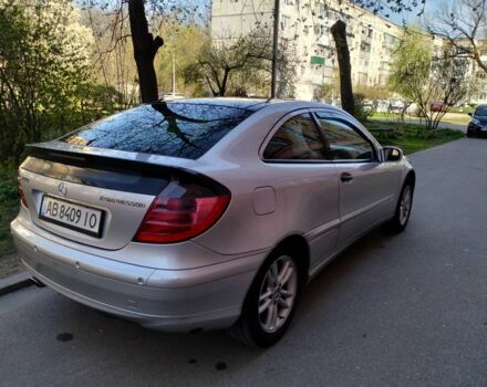 Серый Мерседес 200, объемом двигателя 2 л и пробегом 256 тыс. км за 5300 $, фото 4 на Automoto.ua