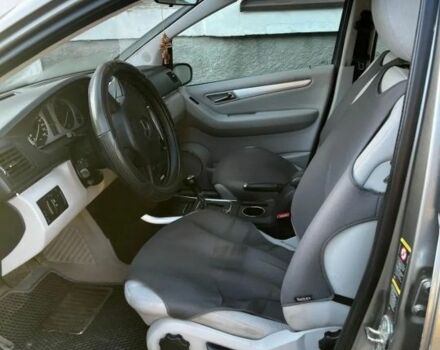 Серый Мерседес 200, объемом двигателя 2 л и пробегом 200 тыс. км за 7000 $, фото 4 на Automoto.ua