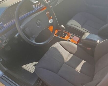 Серый Мерседес 200, объемом двигателя 2 л и пробегом 350 тыс. км за 2100 $, фото 5 на Automoto.ua