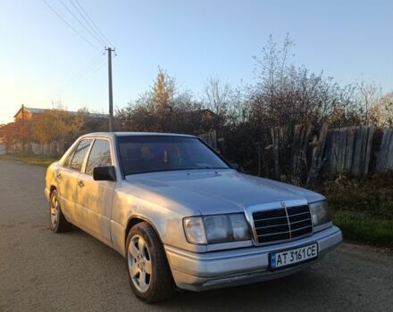 Серый Мерседес 200, объемом двигателя 2 л и пробегом 350 тыс. км за 2100 $, фото 1 на Automoto.ua