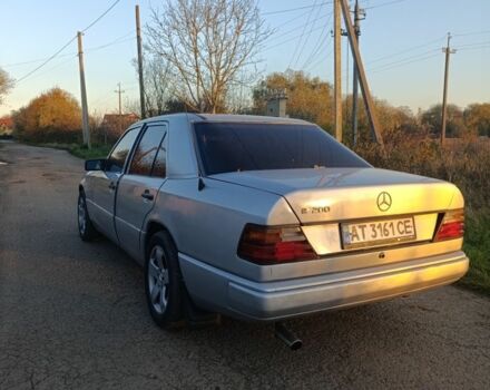 Серый Мерседес 200, объемом двигателя 2 л и пробегом 350 тыс. км за 2100 $, фото 2 на Automoto.ua
