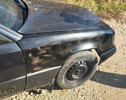 Серый Мерседес 200, объемом двигателя 2 л и пробегом 500 тыс. км за 1700 $, фото 1 на Automoto.ua