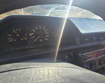 Серый Мерседес 200, объемом двигателя 2 л и пробегом 500 тыс. км за 1700 $, фото 7 на Automoto.ua