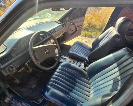 Серый Мерседес 200, объемом двигателя 2 л и пробегом 500 тыс. км за 1700 $, фото 4 на Automoto.ua