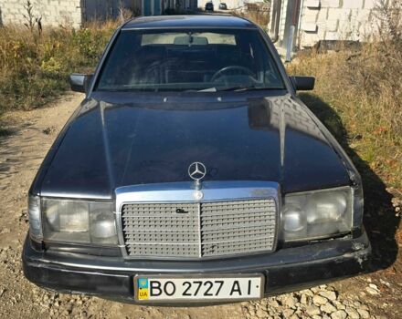 Серый Мерседес 200, объемом двигателя 2 л и пробегом 500 тыс. км за 1700 $, фото 2 на Automoto.ua