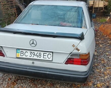 Серый Мерседес 200, объемом двигателя 2 л и пробегом 350 тыс. км за 998 $, фото 2 на Automoto.ua