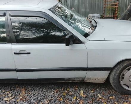 Серый Мерседес 200, объемом двигателя 2 л и пробегом 350 тыс. км за 998 $, фото 3 на Automoto.ua