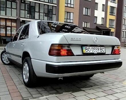 Серый Мерседес 200, объемом двигателя 2 л и пробегом 400 тыс. км за 2436 $, фото 4 на Automoto.ua