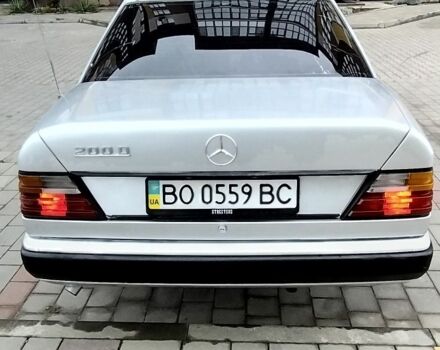 Серый Мерседес 200, объемом двигателя 2 л и пробегом 400 тыс. км за 2436 $, фото 2 на Automoto.ua