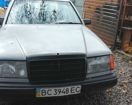 Серый Мерседес 200, объемом двигателя 2 л и пробегом 350 тыс. км за 998 $, фото 4 на Automoto.ua