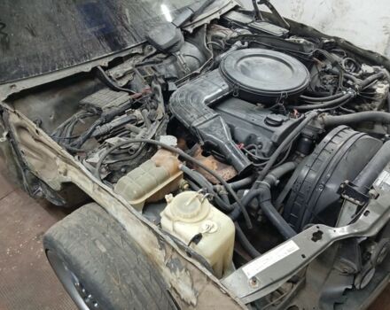 Серый Мерседес 200, объемом двигателя 2 л и пробегом 450 тыс. км за 1400 $, фото 2 на Automoto.ua