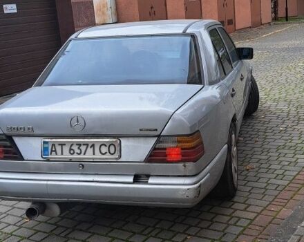 Серый Мерседес 200, объемом двигателя 2 л и пробегом 360 тыс. км за 1100 $, фото 5 на Automoto.ua