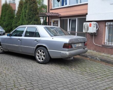 Серый Мерседес 200, объемом двигателя 2 л и пробегом 360 тыс. км за 1100 $, фото 2 на Automoto.ua