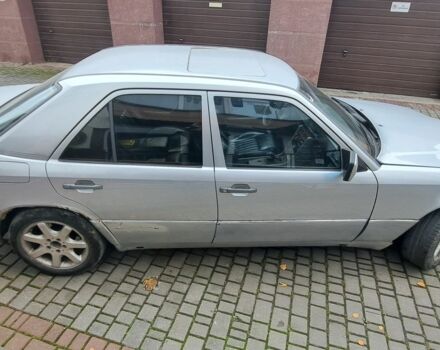 Серый Мерседес 200, объемом двигателя 2 л и пробегом 360 тыс. км за 1100 $, фото 6 на Automoto.ua