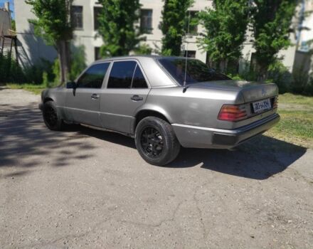 Серый Мерседес 200, объемом двигателя 2 л и пробегом 670 тыс. км за 1435 $, фото 6 на Automoto.ua