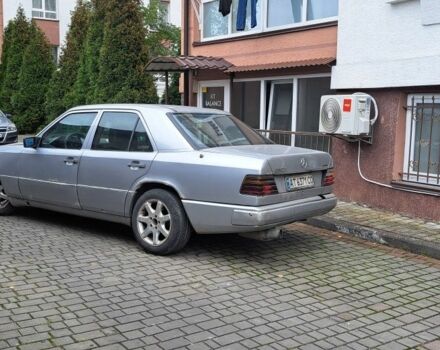 Серый Мерседес 200, объемом двигателя 2 л и пробегом 360 тыс. км за 1100 $, фото 3 на Automoto.ua