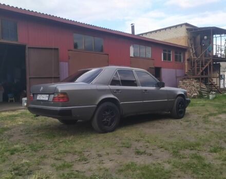 Серый Мерседес 200, объемом двигателя 2 л и пробегом 670 тыс. км за 1435 $, фото 8 на Automoto.ua