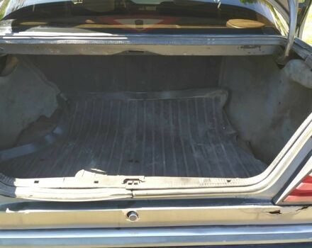 Серый Мерседес 200, объемом двигателя 2 л и пробегом 670 тыс. км за 1435 $, фото 3 на Automoto.ua