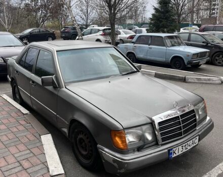 Серый Мерседес 200, объемом двигателя 2 л и пробегом 343 тыс. км за 1200 $, фото 1 на Automoto.ua