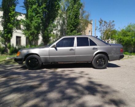 Серый Мерседес 200, объемом двигателя 2 л и пробегом 670 тыс. км за 1435 $, фото 7 на Automoto.ua