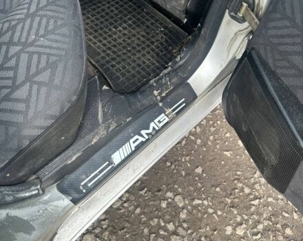 Серый Мерседес 200, объемом двигателя 2.8 л и пробегом 422 тыс. км за 2400 $, фото 6 на Automoto.ua