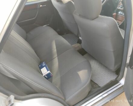 Сірий Мерседес 200, об'ємом двигуна 2 л та пробігом 300 тис. км за 1619 $, фото 5 на Automoto.ua