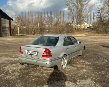 Серый Мерседес 200, объемом двигателя 2.8 л и пробегом 422 тыс. км за 2400 $, фото 3 на Automoto.ua