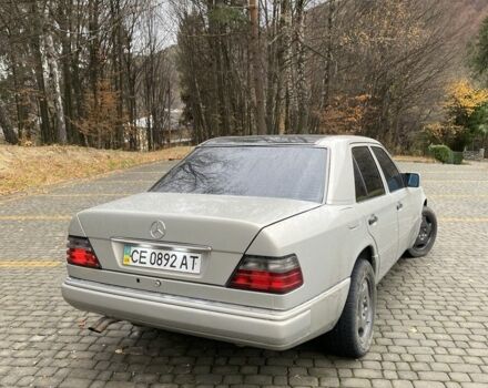 Серый Мерседес 200, объемом двигателя 2 л и пробегом 400 тыс. км за 2550 $, фото 2 на Automoto.ua
