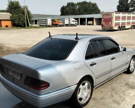 Серый Мерседес 200, объемом двигателя 2 л и пробегом 250 тыс. км за 3000 $, фото 5 на Automoto.ua