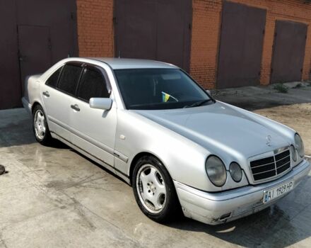 Серый Мерседес 200, объемом двигателя 2 л и пробегом 250 тыс. км за 3000 $, фото 1 на Automoto.ua
