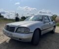 Серый Мерседес 200, объемом двигателя 1.8 л и пробегом 230 тыс. км за 2000 $, фото 1 на Automoto.ua