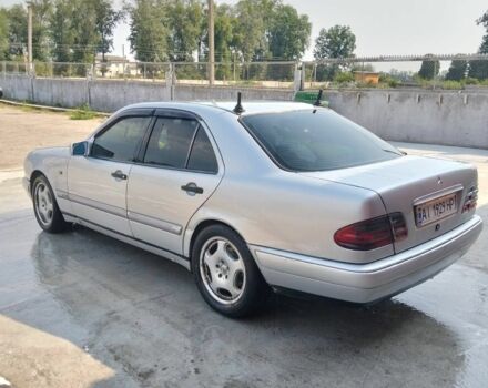 Серый Мерседес 200, объемом двигателя 2 л и пробегом 250 тыс. км за 3000 $, фото 3 на Automoto.ua