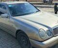 Серый Мерседес 200, объемом двигателя 2 л и пробегом 345 тыс. км за 1500 $, фото 1 на Automoto.ua