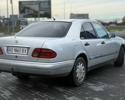 Сірий Мерседес 200, об'ємом двигуна 2.2 л та пробігом 350 тис. км за 3250 $, фото 2 на Automoto.ua