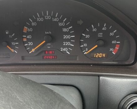 Мерседес 200 1997 в Васильковке на Automoto.ua Серый Мерседес 200, объемом двигателя 2 л и пробегом 244 тыс. км за 3000 $, фото 7 на Automoto.ua