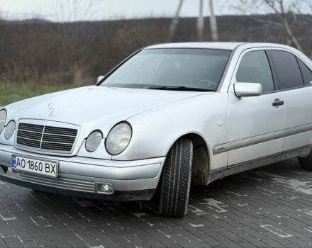 Сірий Мерседес 200, об'ємом двигуна 2.2 л та пробігом 350 тис. км за 3250 $, фото 4 на Automoto.ua