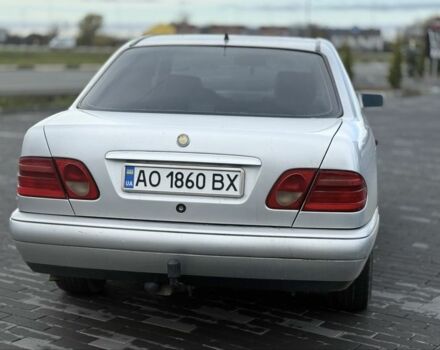 Сірий Мерседес 200, об'ємом двигуна 2.2 л та пробігом 350 тис. км за 3250 $, фото 1 на Automoto.ua