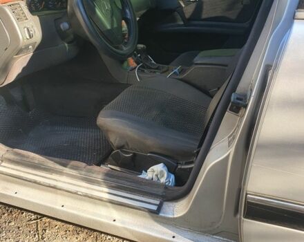 Сірий Мерседес 200, об'ємом двигуна 2 л та пробігом 500 тис. км за 3759 $, фото 5 на Automoto.ua