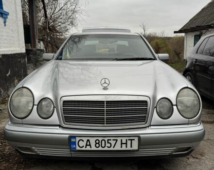 Серый Мерседес 200, объемом двигателя 2 л и пробегом 350 тыс. км за 3500 $, фото 4 на Automoto.ua