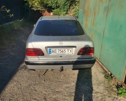 Сірий Мерседес 200, об'ємом двигуна 2 л та пробігом 500 тис. км за 3759 $, фото 3 на Automoto.ua