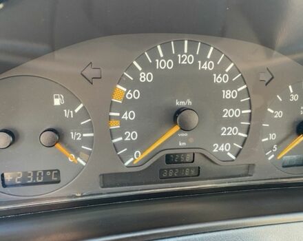 Серый Мерседес 200, объемом двигателя 2 л и пробегом 350 тыс. км за 3800 $, фото 6 на Automoto.ua