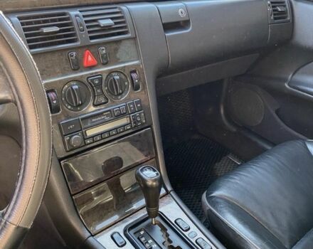 Серый Мерседес 200, объемом двигателя 2 л и пробегом 350 тыс. км за 3800 $, фото 1 на Automoto.ua