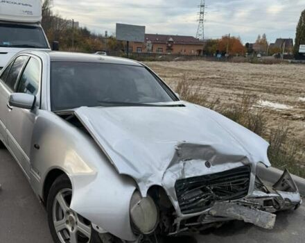 Сірий Мерседес 200, об'ємом двигуна 2 л та пробігом 350 тис. км за 2200 $, фото 1 на Automoto.ua