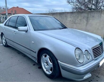Серый Мерседес 200, объемом двигателя 2 л и пробегом 350 тыс. км за 3800 $, фото 5 на Automoto.ua