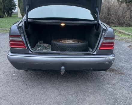 Серый Мерседес 200, объемом двигателя 2 л и пробегом 270 тыс. км за 3100 $, фото 4 на Automoto.ua