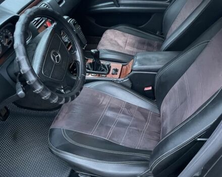 Серый Мерседес 200, объемом двигателя 2 л и пробегом 270 тыс. км за 3100 $, фото 5 на Automoto.ua