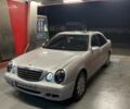 Серый Мерседес 200, объемом двигателя 2.2 л и пробегом 695 тыс. км за 4400 $, фото 1 на Automoto.ua