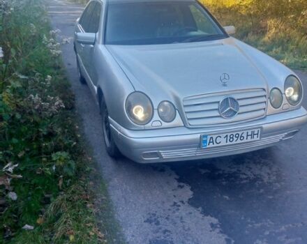 Серый Мерседес 200, объемом двигателя 2.2 л и пробегом 430 тыс. км за 3600 $, фото 4 на Automoto.ua