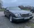 Серый Мерседес 200, объемом двигателя 2 л и пробегом 270 тыс. км за 3100 $, фото 1 на Automoto.ua
