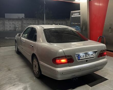 Серый Мерседес 200, объемом двигателя 2.2 л и пробегом 695 тыс. км за 4400 $, фото 3 на Automoto.ua